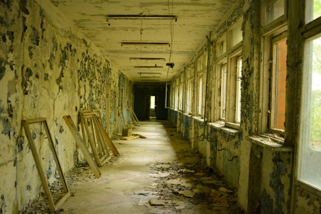 CoverMore_Lisa_Owen_Ukraine_Chernobyl_AbandonedHall